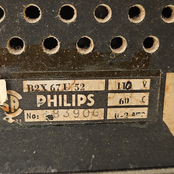 Vintage 1950s Phillips B2X67U/52 Radio - Picture 4 of 9